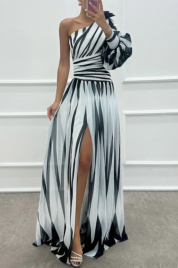 Shiloh - Maximaal Elegant Gestreept Jurk met Één Schouder