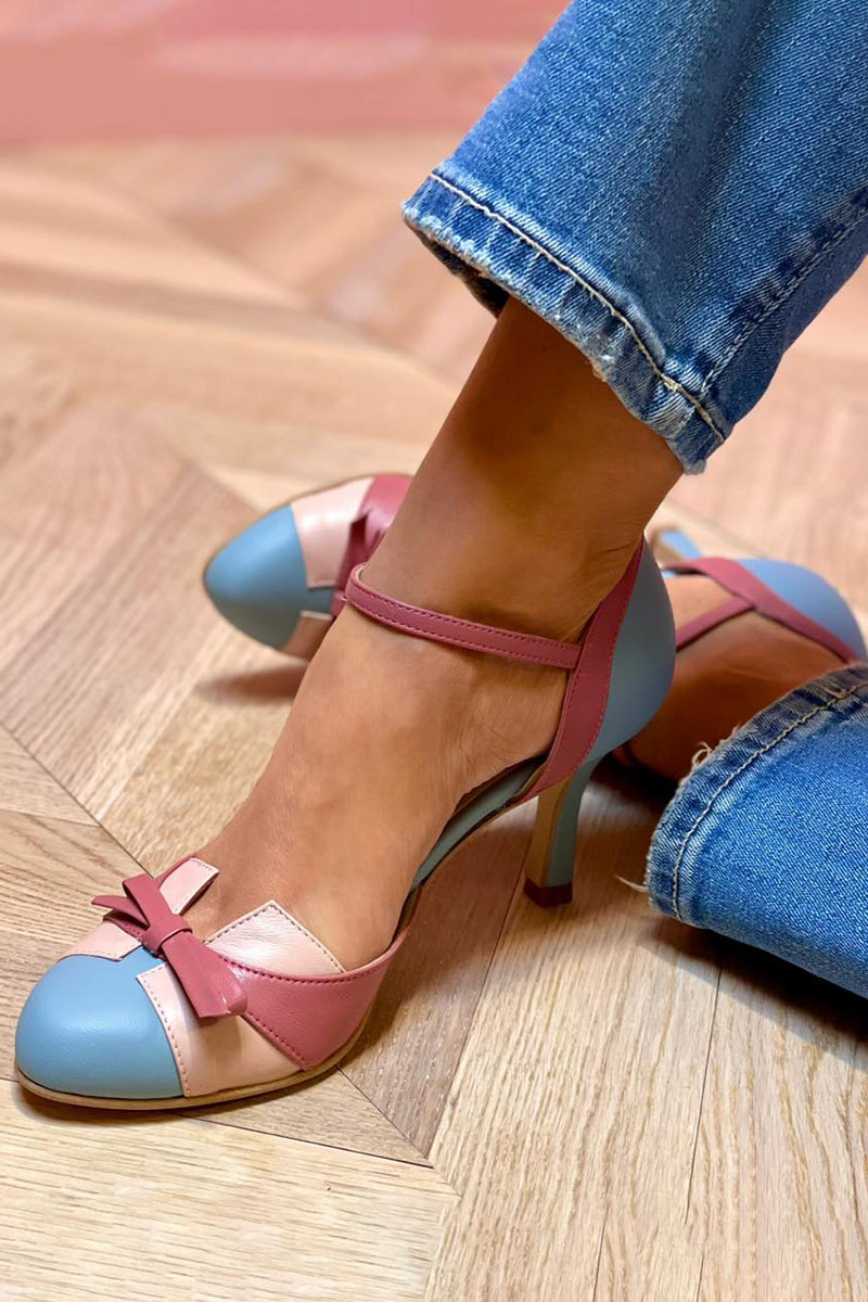 Bellarosa | Kleurrijke sandalen met strik en band, met ronde neus