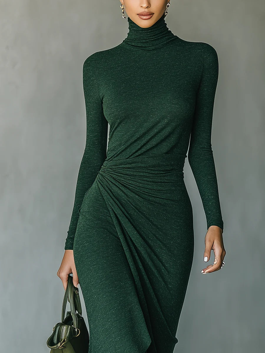 Gabriela | Midi jurk met asymmetrische wikkeling, plooien en hoge hals in donkergroen