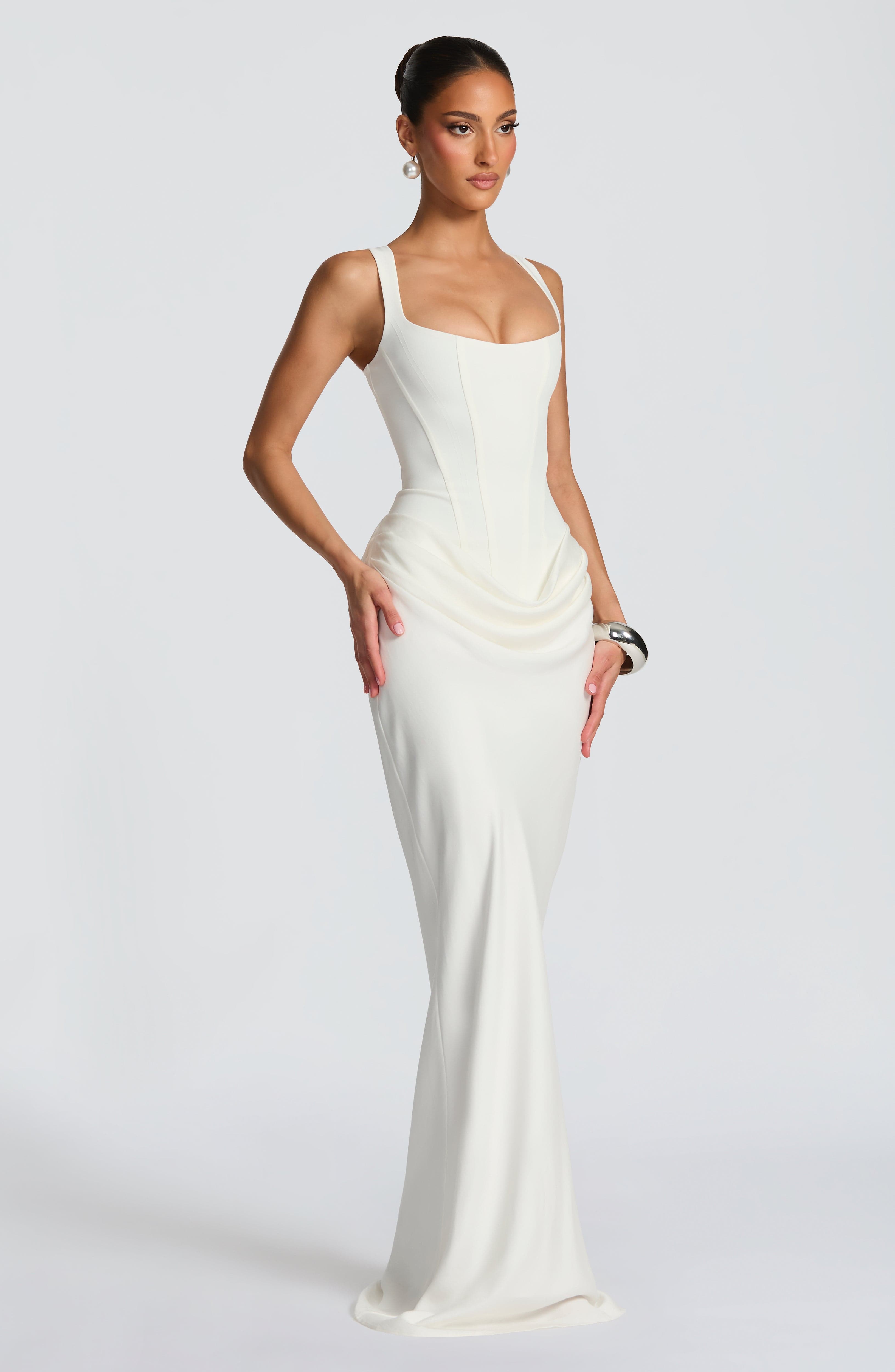 MAXI JURK MET GETAILLEERDE CORSET