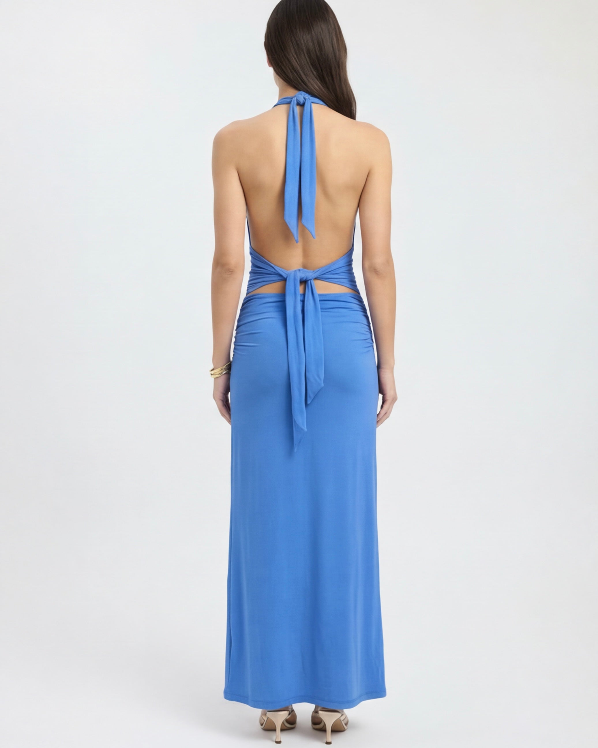 LANG JURK MET HALTER NECK EN OPEN RUG