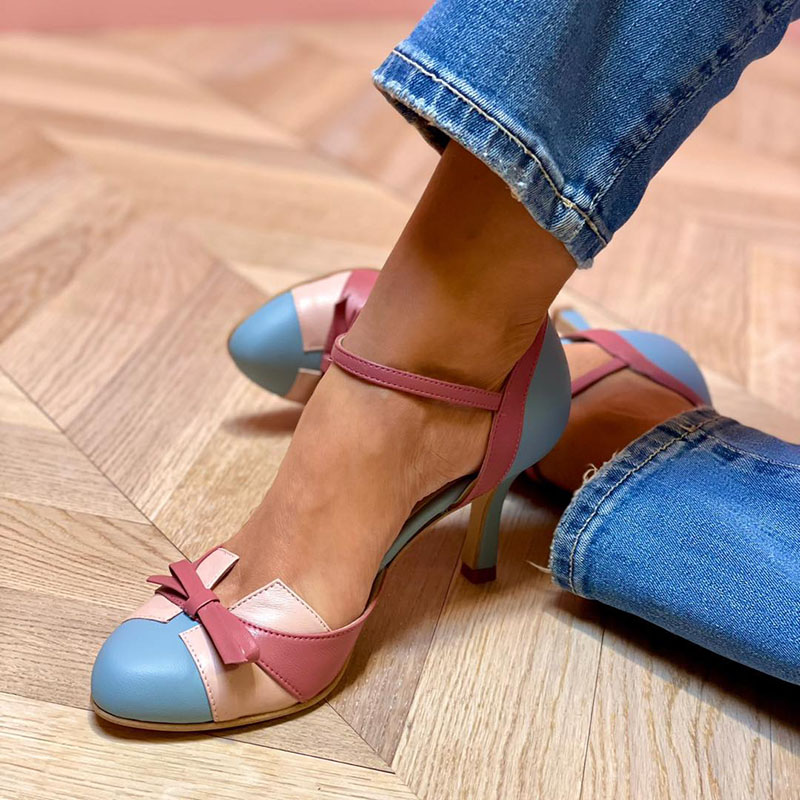 Bellarosa | Kleurrijke sandalen met strik en band, met ronde neus
