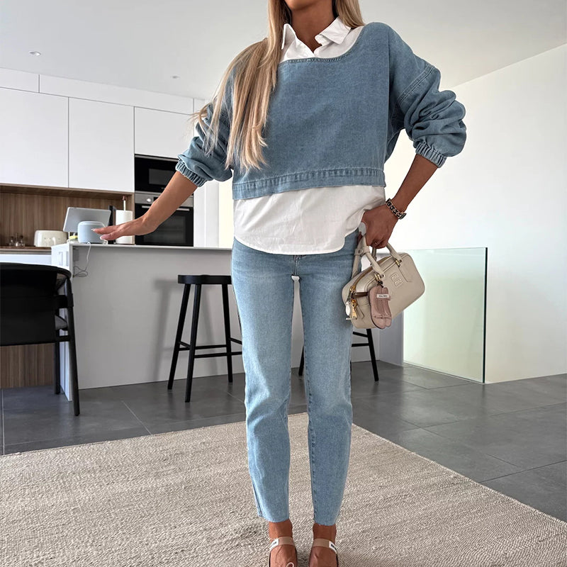 Modieuze twee-delige set bestaande uit een lange mouwen spijkerblouse en een broek voor vrouwen