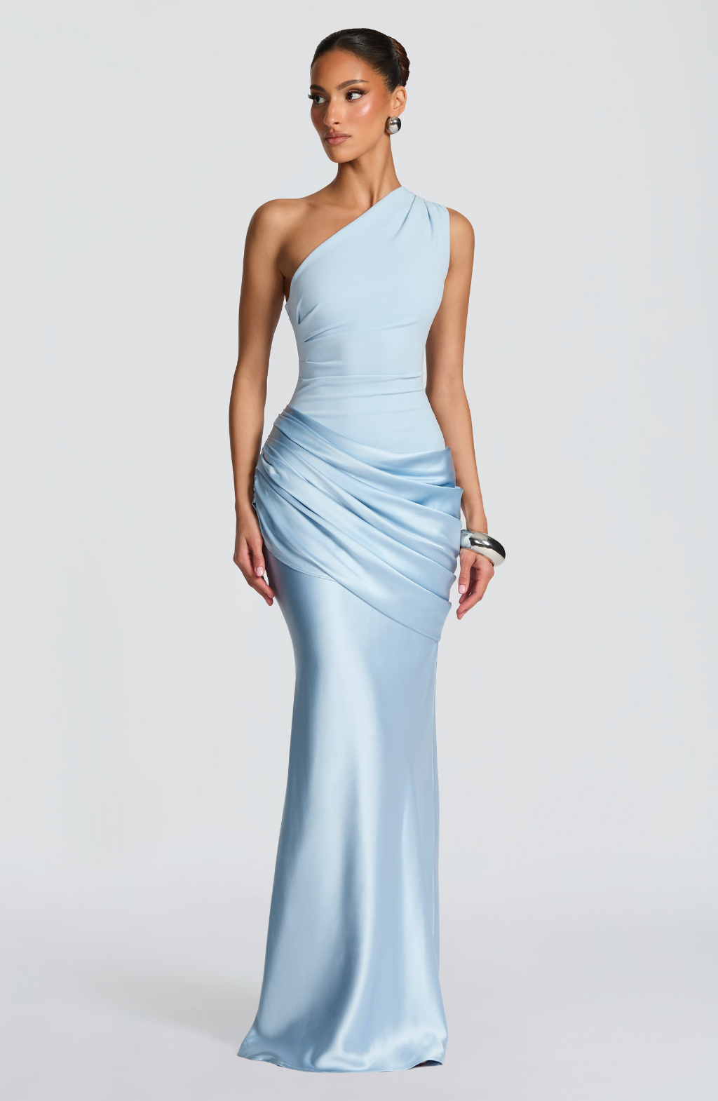 ASYMMETRISCHE LANGERE JURK MET SATIJNEFFECT