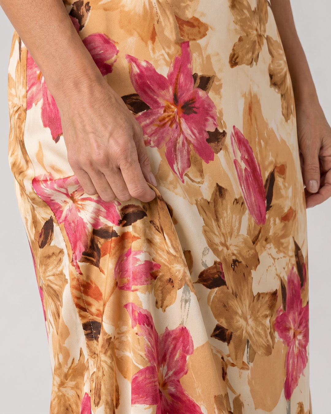 Cekel | Botanische midi-jurk met halternek