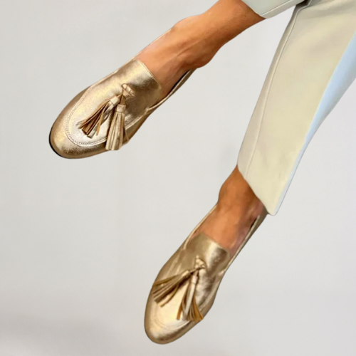 Beatrice | Gouden instappers met metallic effect en franjes