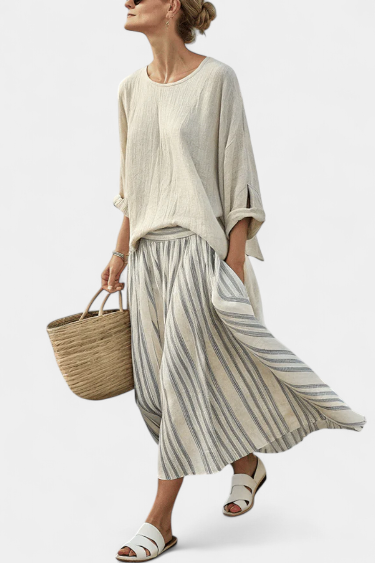 Aurcyn | Comfortabele en Ruime Blouse & Midi Gestreepte Rok