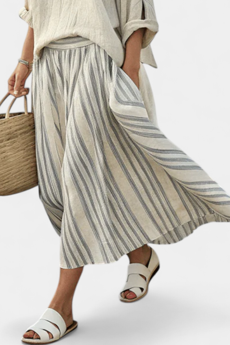 Aurcyn | Comfortabele en Ruime Blouse & Midi Gestreepte Rok