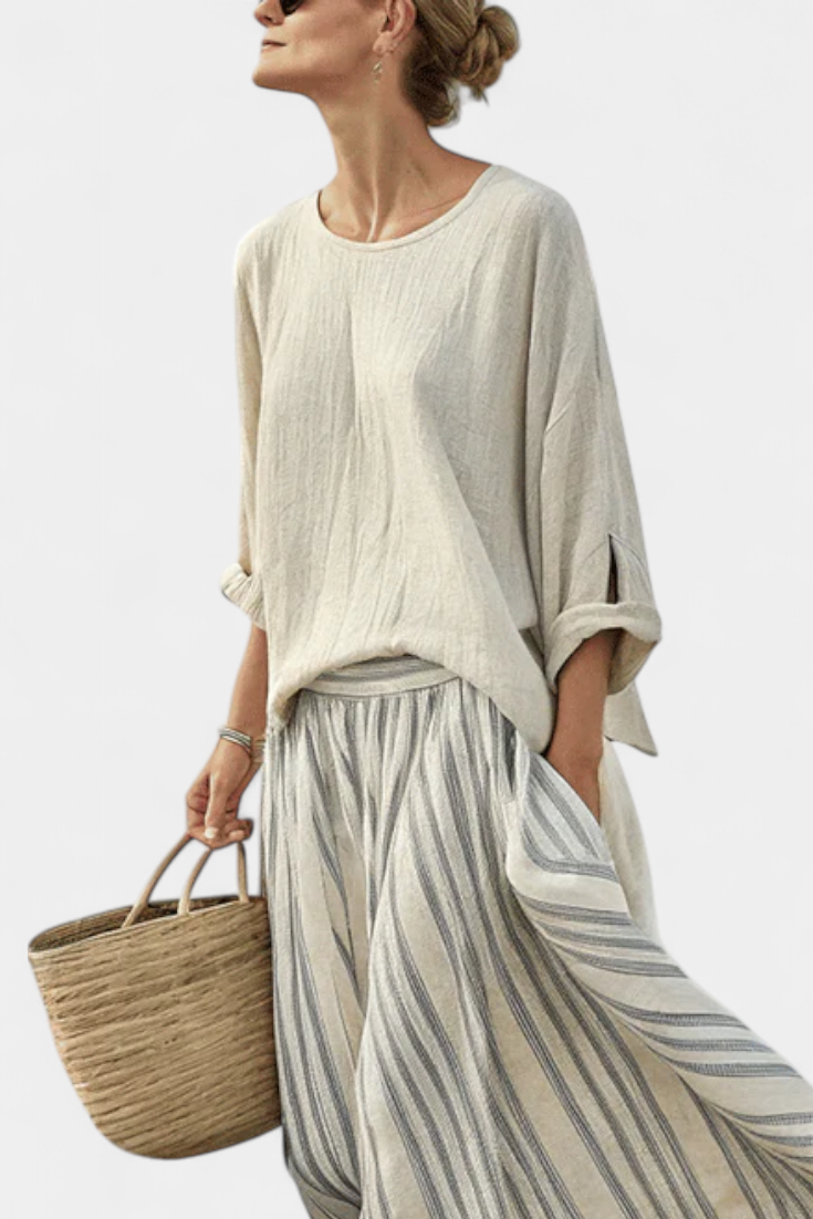 Aurcyn | Comfortabele en Ruime Blouse & Midi Gestreepte Rok