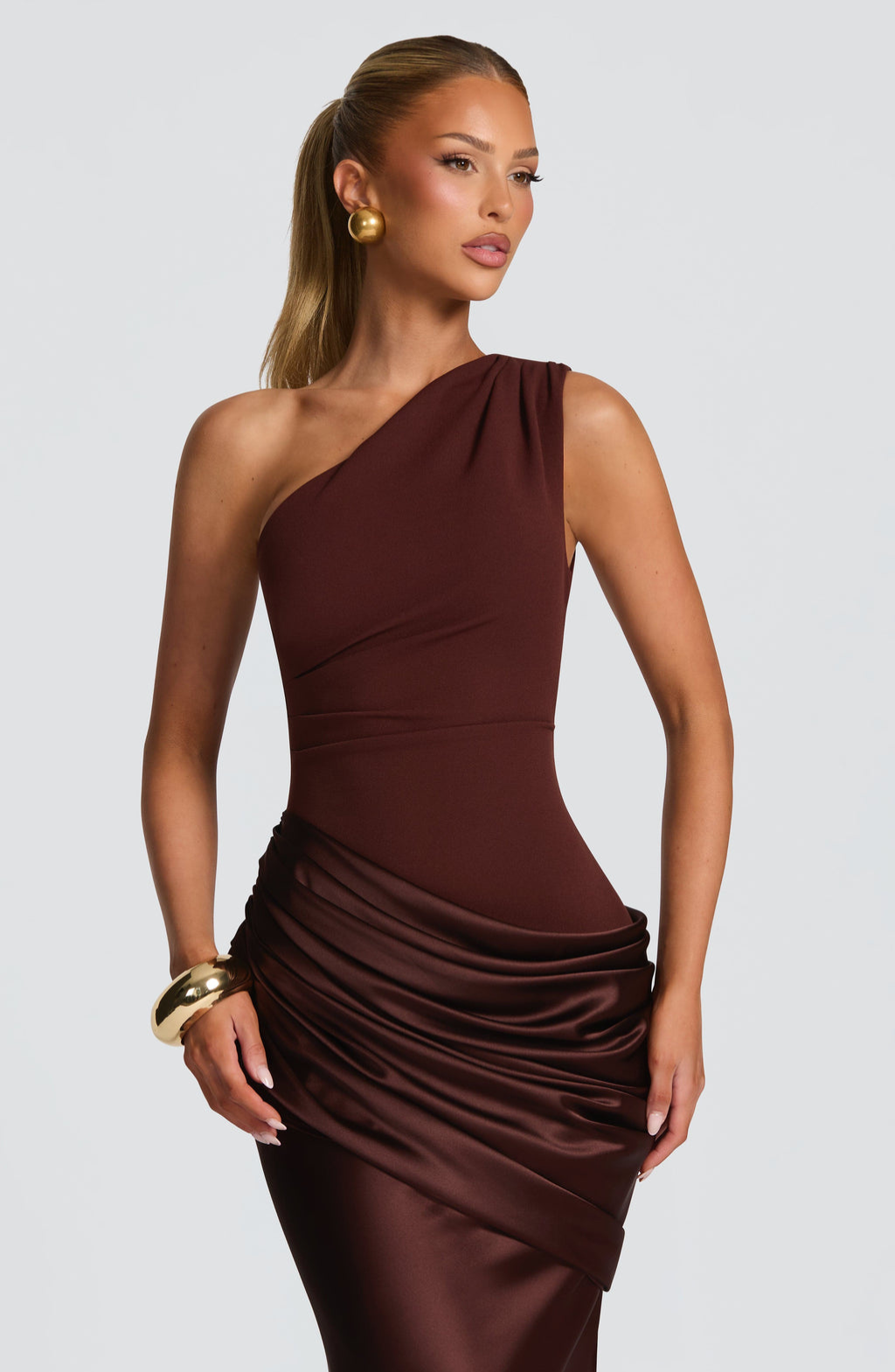 ASYMMETRISCHE LANGERE JURK MET SATIJNEFFECT