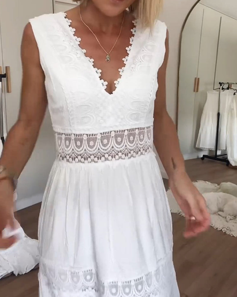 ALYSSA | Mouwloze Midi Jurk met V-hals en Delicate Kantdetails