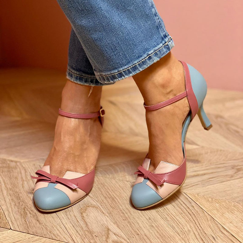 Bellarosa | Kleurrijke sandalen met strik en band, met ronde neus