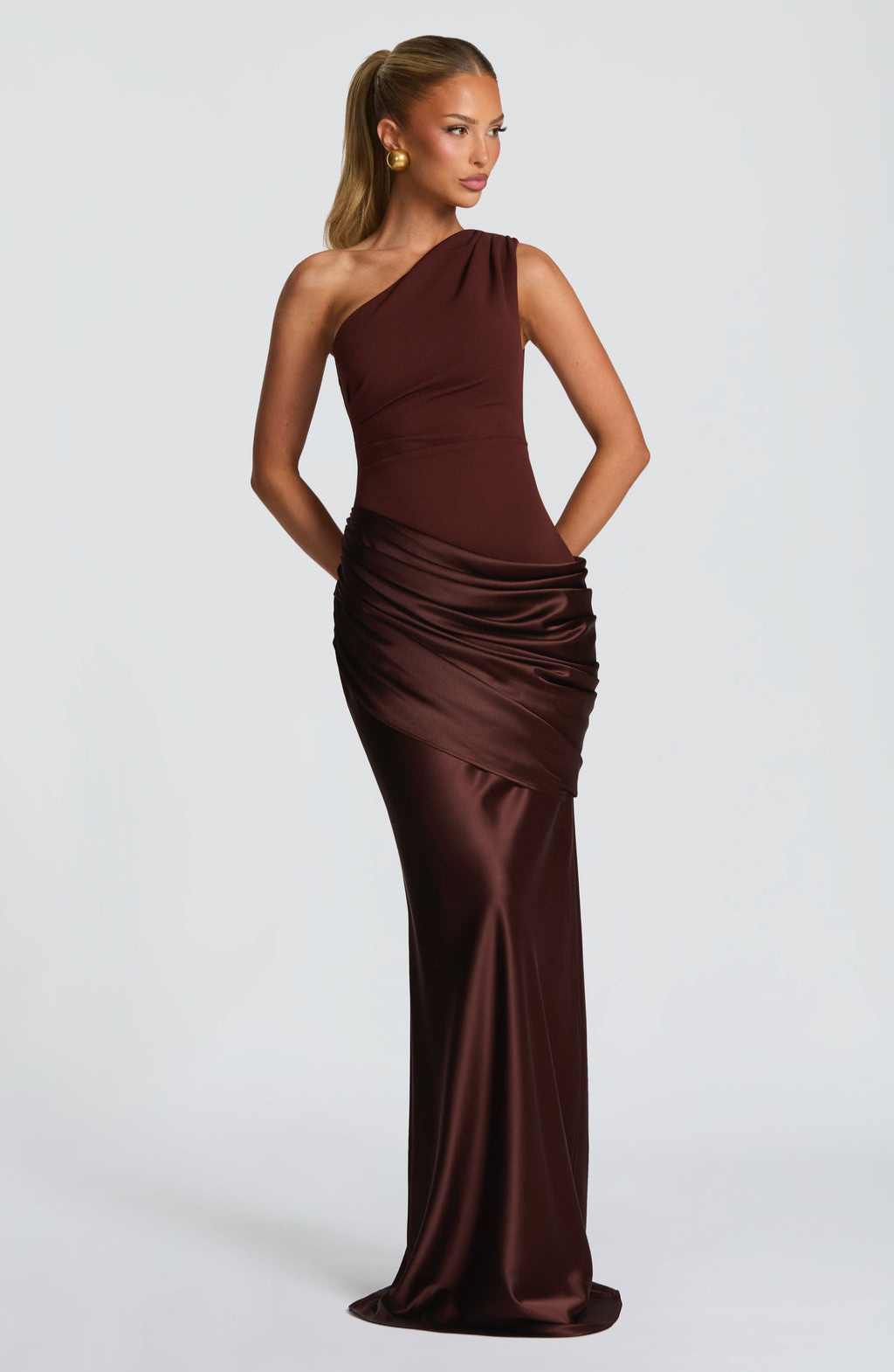 ASYMMETRISCHE LANGERE JURK MET SATIJNEFFECT