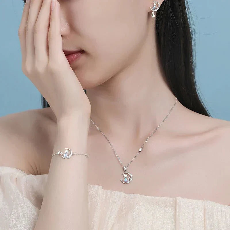 Oorbellen kat met maan en ster in sterling zilver 925 met zirconia