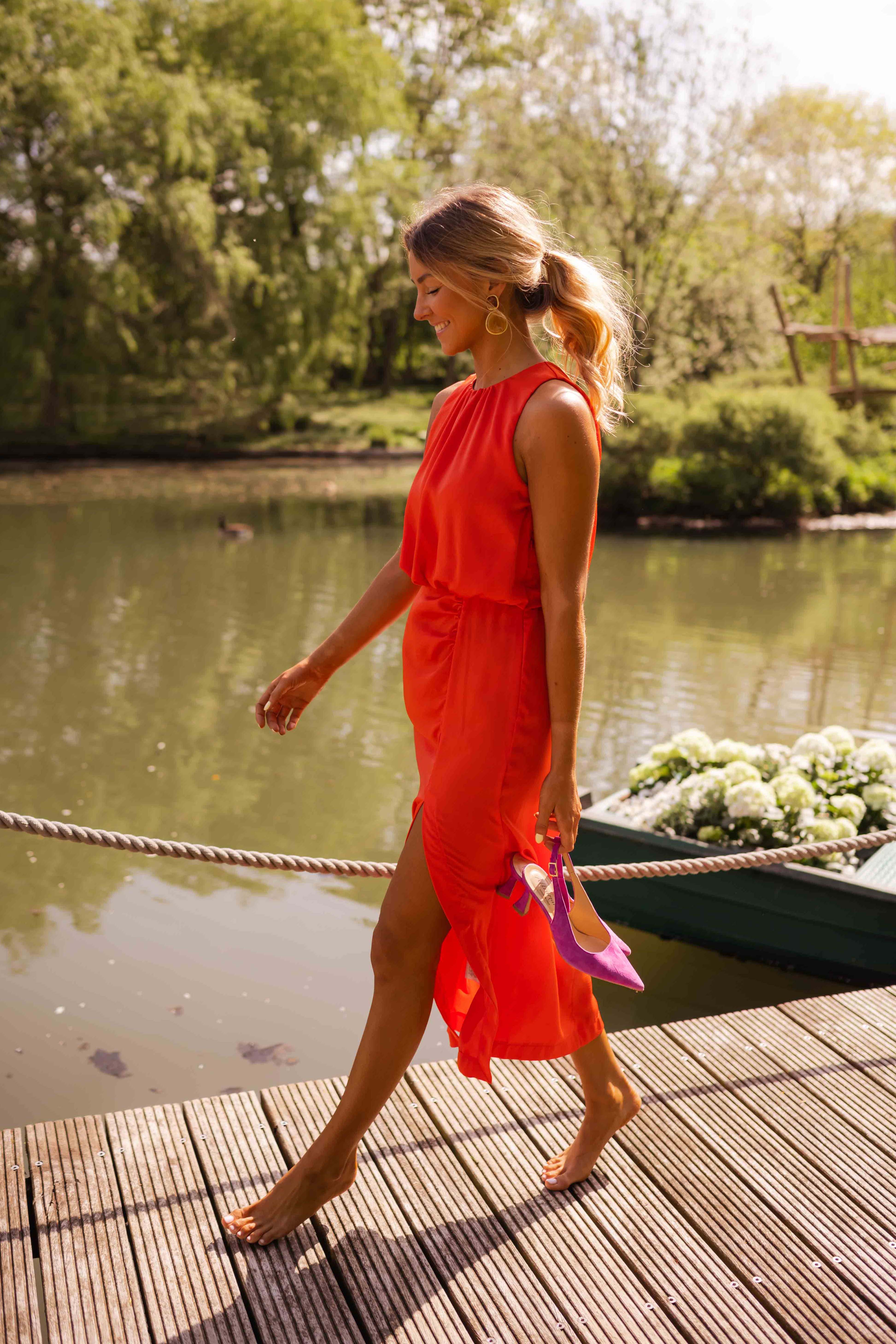 Leonie™ | Mouwloze midi-jurk met hoge hals