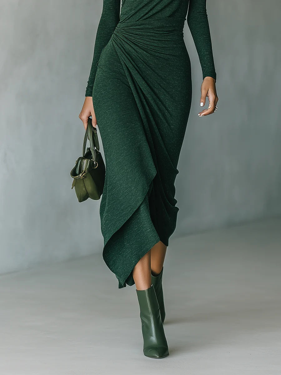 Gabriela | Midi jurk met asymmetrische wikkeling, plooien en hoge hals in donkergroen