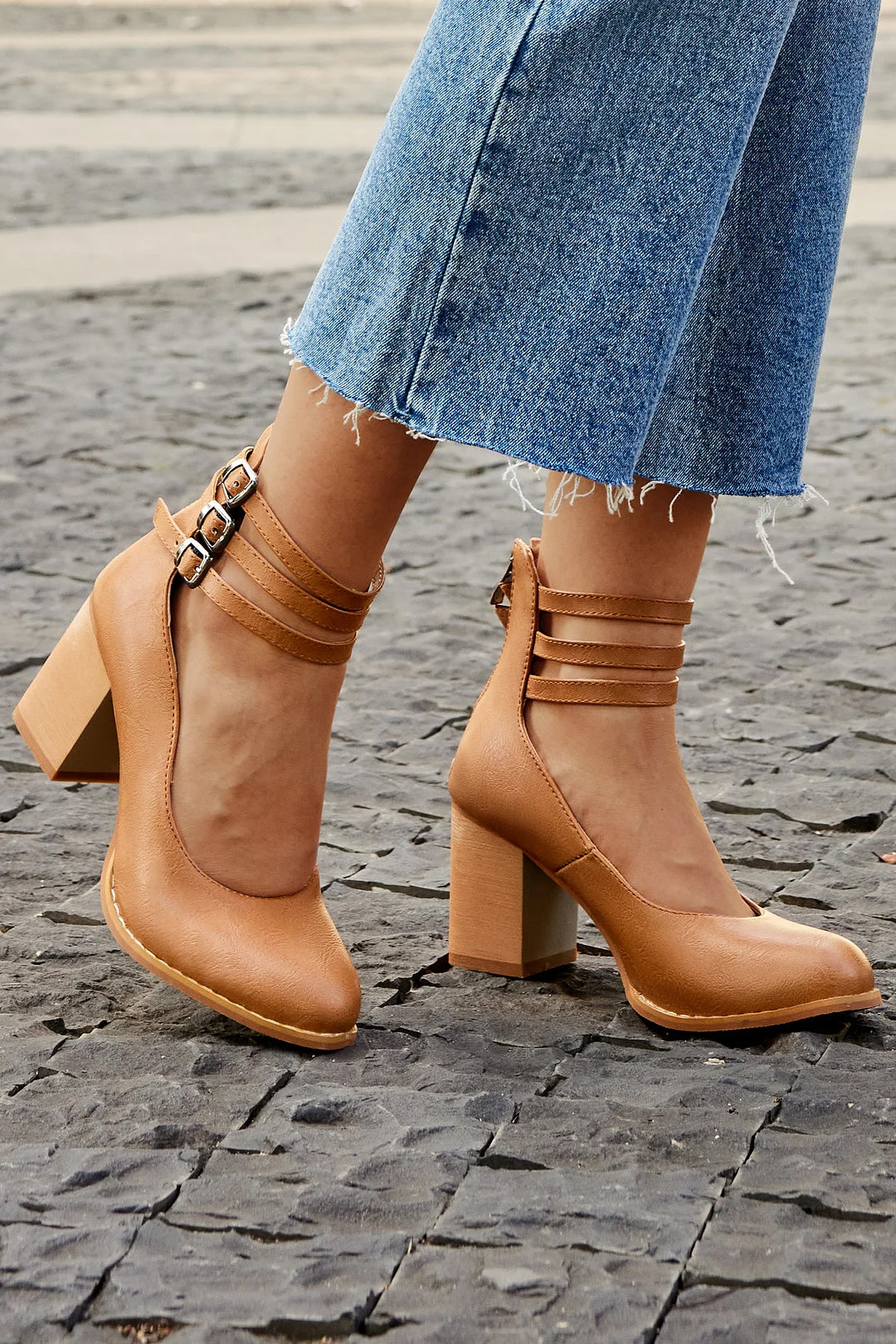 Caa™ | Elegante, gladde sandalen met enkelbandje en dikke hak voor een verfijnde look