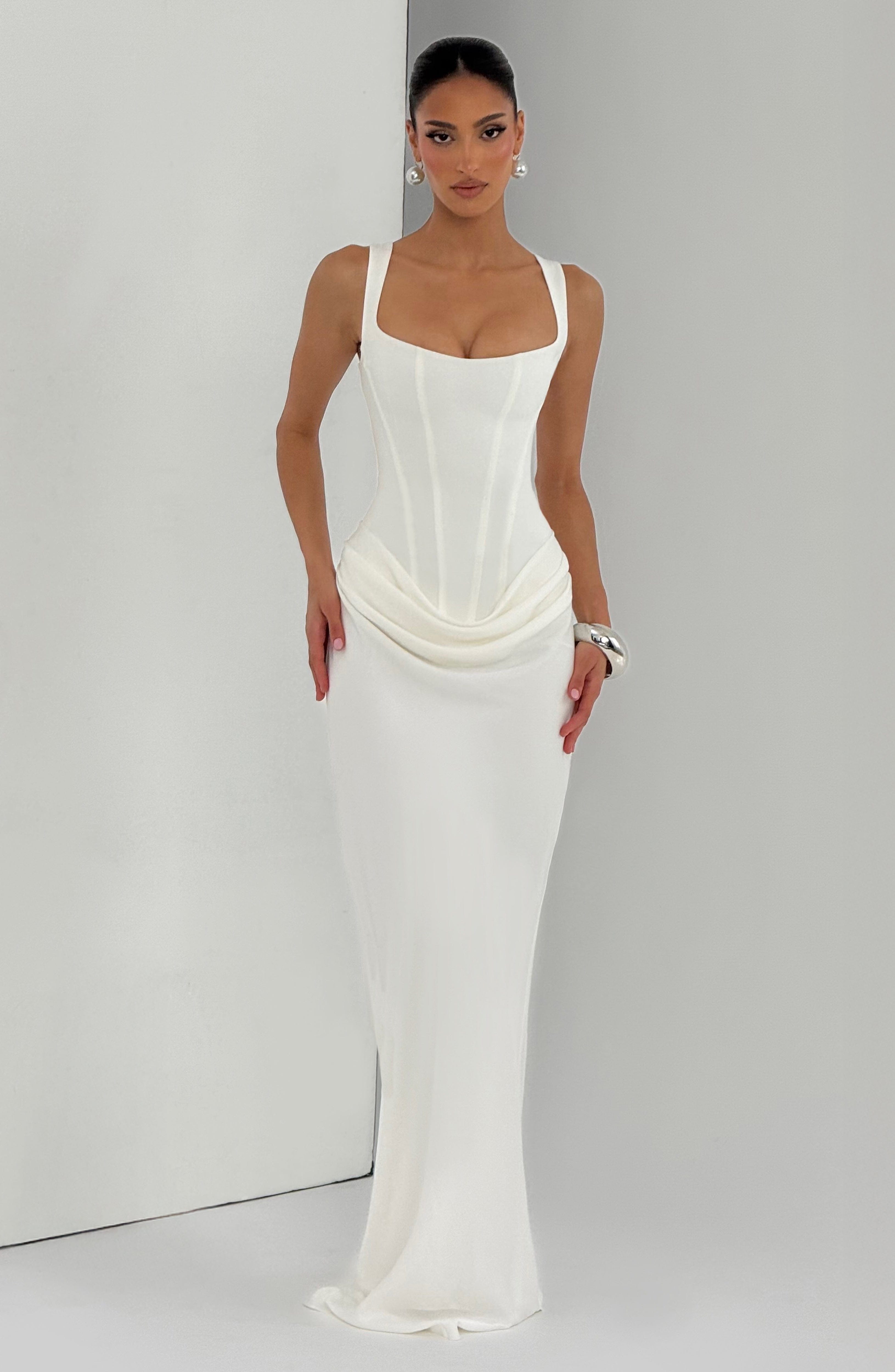 MAXI JURK MET GETAILLEERDE CORSET
