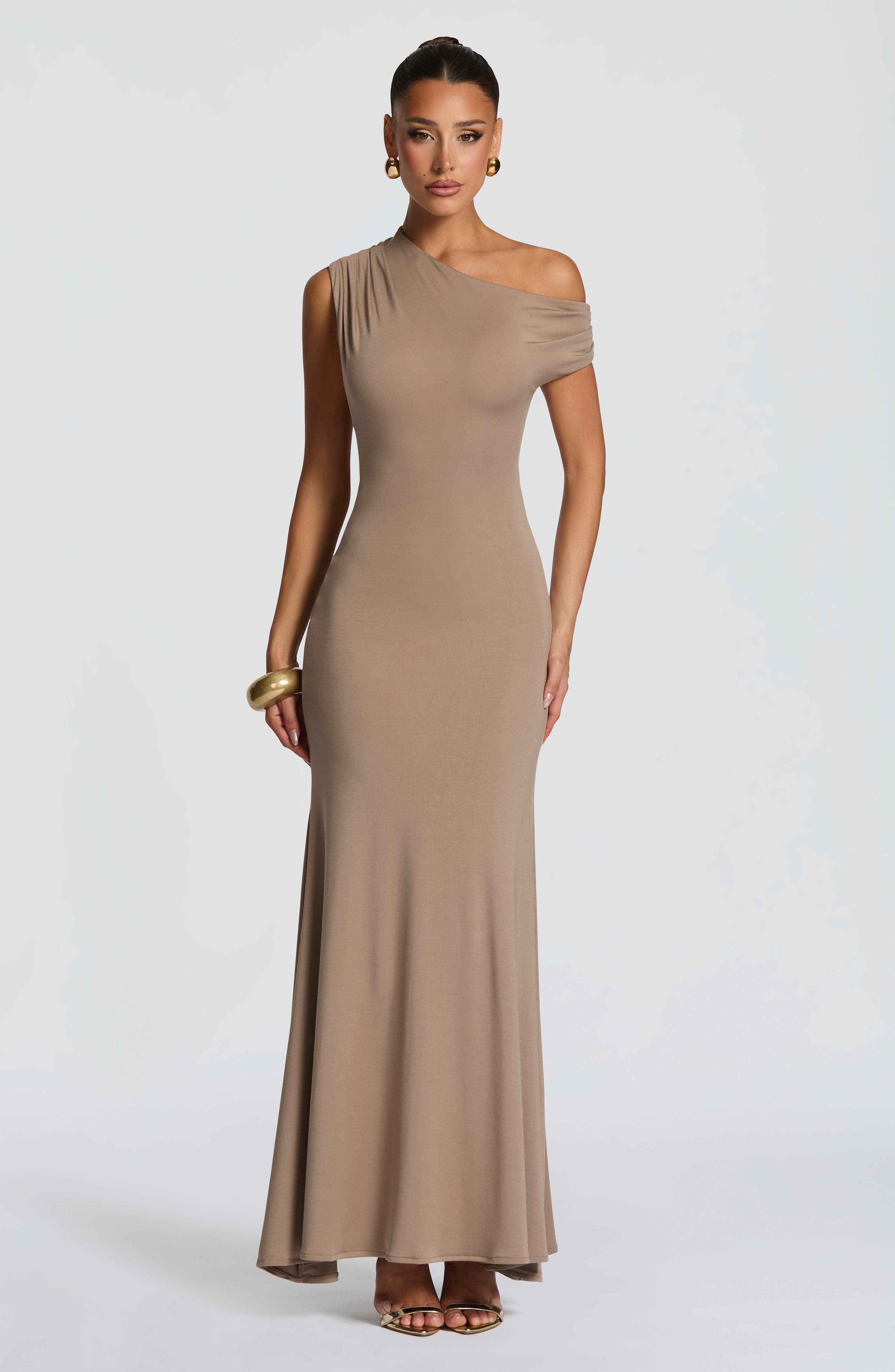 ASYMMETRISCHE MAXI JURK MET OPEN ACHTERKANT